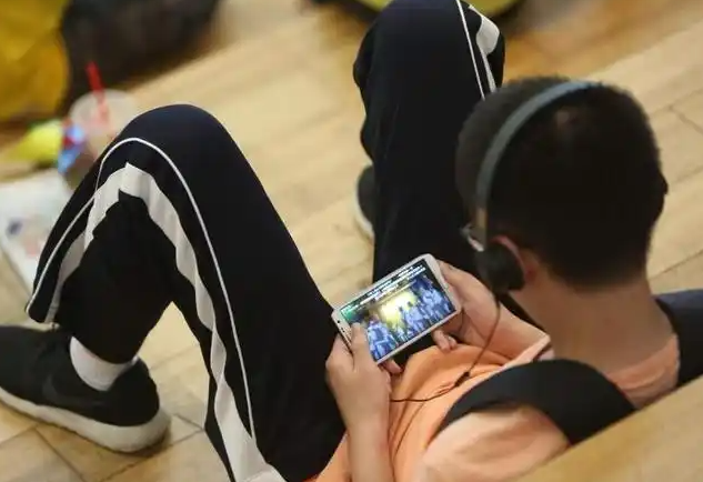 将大众关注度高运用频次高的教育服务事项汇聚到移动端